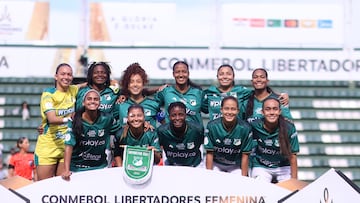 AMDEP6551. BANFIELD (ARGENTINA), 15/10/2025.- Jugadoras de Cali forman este miércoles, previo a un partido por las semifinales de la Copa Libertadores Femenina entre Colo-Colo y Deportivo Cali en el estadio Florencio Sola en Banfield (Argentina). EFE/ Juan Ignacio Roncoroni