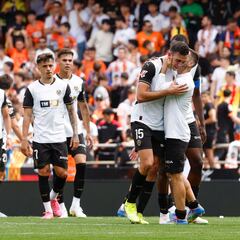 Tárrega rompe a llorar al final del partido