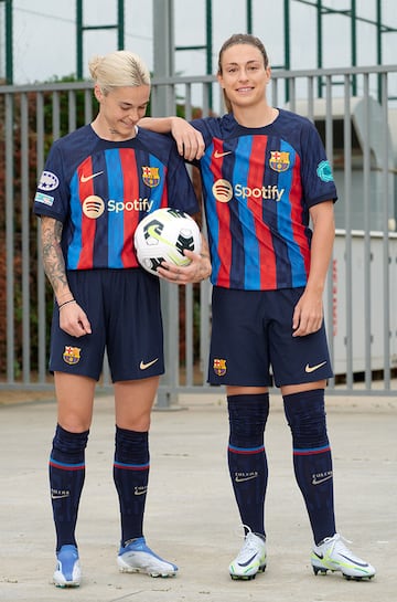 El Barcelona presenta su nueva equipación