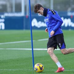 Vicente Moreno, con toda la plantilla a su disposición