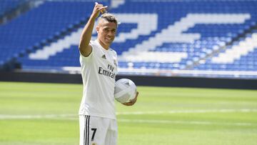 Mariano D&iacute;az, en su presentaci&oacute;n como nuevo jugador del Real Madrid.
 
 
 
 