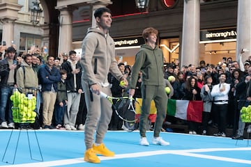 Jannik Sinner y Carlos Alcaraz, en un acto promocional de las ATP Finals.