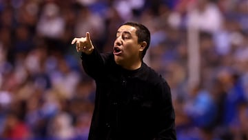 Efraín Juárez responde a Cruz Azul por sus intenciones con Carrasquilla