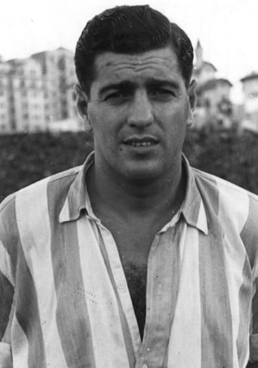 Ele lutou no Athletic em Madri e Atlécico Aviation entre 1934 e 1945. Naquele ano, ele foi para Celta de Vigo, onde estava até 1949.