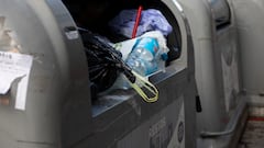 Imagen de recurso de basura fuera de los contenedores. A 15 de diciembre de 2022, en Sevilla (Andalucía, España). El alcalde de Sevilla, Antonio Muñoz ha hecho un repaso, de la estrategia para la mejora de la limpieza en la ciudad de Sevilla a través de Lipasam y de la coordinación entre los distintos servicios públicos puesta en marcha desde principios de año: la contratación de 120 personas para incrementar los servicios y actuaciones en toda la ciudad; la puesta en marcha dos nuevos contratos para el refuerzo de la limpieza de pavimentos con nueva maquinaria en la totalidad de los distritos.
15 DICIEMBRE 2022
María José López / Europa Press
15/12/2022