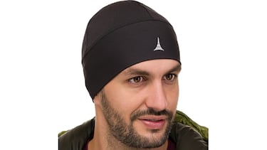 Así es el gorro ‘running’ que se puede llevar debajo de cascos o viseras