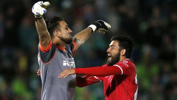 Los jugadores de Union La Calera celebran el triunfo de su equipo contra Santiago Wanderers finalizado el partido de vuelta de la Final