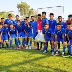 Nelson Bonilla dona material deportivo a El Salvador sub-17