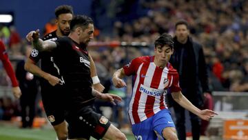 Gait&aacute;n, contra el Bayer en el Atl&eacute;tico-Leverkusen.