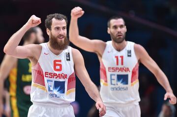 Celebración de Sergio Rodríguez tras alzarse con la medalla de oro en el Eurobasket 2015 en Francia.