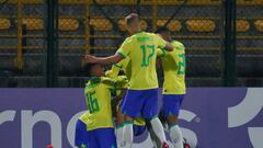 AMDEP1073. BOGOTÁ (COLOMBIA), 03/02/2023.- Jugadores de Brasil celebran un gol de Andrey Santos hoy, en un partido de la fase final del Campeonato Sudamericano Sub'20 entre las selecciones de Brasil y Venezuela en el estadio de Techo en Bogotá (Colombia). EFE/ Carlos Ortega
