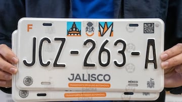 Para salvarte del corralón y de multas conoce quiénes cambian placas en Jalisco y el paso a paso para hacerlo este 2025.