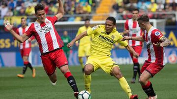 GRAF4159 VILLARREAL (Castellón), 3/3/2018.- Carlos Bacca,c., del Villarreal, disputa el balón con Bernardo,d., y Pablo Maffeod., del Girona ,durante el partido de la 27 jornada de LaLiga Santander que ambos equipos disputaron hoy en el estad