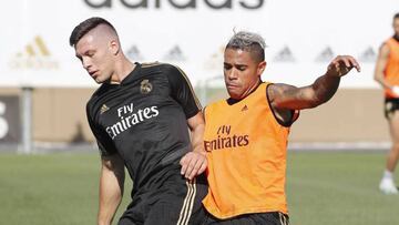 Jovic y Mariano, en el entrenamiento del Real Madrid.