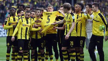 DORTMUND, GERMANY - APRIL 15: Players of Dortmund hold the jersey of their injured team mate Marc Bartra after winning the Bundesliga match between Borussia Dortmund and Eintracht Frankfurt at Signal Iduna Park on April 15, 2017 in Dortmund, Germany. (Photo by Alex Grimm/Bongarts/Getty Images)