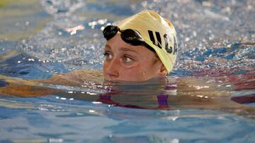 La nadadora Mireia Belmonte, tras ganar el oro en la prueba de 1500 libres metros estilos del XVIII Campeonato Nacional de Natación que se celebra en las piscinas Rías do Sur en Pontevedra.