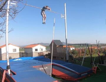 Lavillenie ha saltado 5,70 en casa.