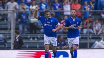 Foto de accion del partido de Leyendas Cruz Azul vs America celebrado en el estadio Azul.
EN LA FOTO: