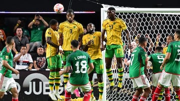 Luis Chávez, mediocampista de Pachuca, marcó un golazo de tiro libre para aumentar la ventaja de México ante Jamaica en las semifinales de Copa Oro 2023.