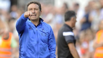 Eusebio Sacrist&aacute;n da &oacute;rdenes durante un encuentro de pretemporada.