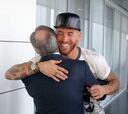 Sergio Ramos se unió al grupo y se abrazó a Florentino Pérez