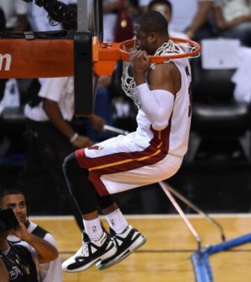 Wade calienta antes del primer partido de la final en su pista. Lo que viene a continuación, una pesadilla.