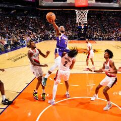 Phoenix acaba de una vez con Portland, pero pierde a Cam Johnson