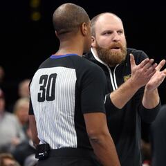 Taylor Jenkins apunta a los árbitros tras otra derrota: “Atroz”