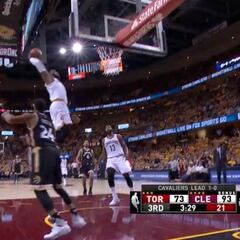 Rey LeBron: reversos, mates y lo mejor de su histórico show