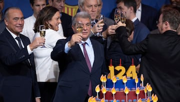 29/11/23 Presentacion del Comisionado de la Celebracion del 125 Aniversario del FC Barcelona
Joan Laporta PRESIDENTE
David Caraben
TARTA CELEBRACION 124 ANIVERSARIO DE LA FUNDACION DEL BARECLONA
BRINDIS