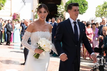 Andrea Martínez y Kepa Arrizabalaga salen de la iglesia ya convertidos en marido y mujer.