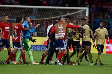 Medellín y Águilas Doradas abrieron la cuarta fecha de los cuadrangulares de Liga BetPlay, partido que estuvo detenido casi una hora por lluvia.

Foto:Diario AS Participación

Actualizado a 22 de noviembre de 2022 22:51 COT

Etiquetado en:
Independiente Medellin
Las Águilas Doradas
Liga Betplay
Dimayor
Fútbol

Medellín y Águilas Doradas abrieron la cuarta fecha de los cuadrangulares de Liga BetPlay, partido que estuvo detenido casi una hora por lluvia.