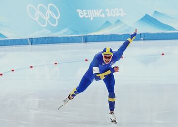 Países Bajos, tirano en las pruebas de velocidad sobre hielo, utiliza un algoritmo para seleccionar a sus patinadores con más posibilidades de medalla. ‘The Matrix’, lo llaman. Un sistema infalible hasta que Nils van der Poel le ha encontrado el fallo. Se marcha de Pekín con dos oros en las dos pruebas que ha disputado (10.000 y 5.000 metros) y tres récords, dos olímpicos y uno mundial. Como Keanu Reeves en la película homónima al algoritmo neerlandés, el patinador sueco es 'el elegido'. 