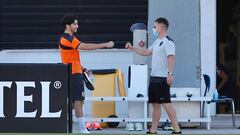 Carlos Soler, en Paterna junto a Gameiro. 