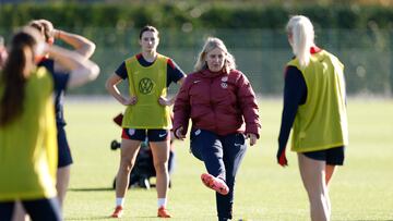 Soccer Football - International Friendly - United States Training - Tottenham Hotspur Training Centre, London, Britain - November 26, 2024 U.S. coach Emma Hayes during training Action Images via Reuters/John Sibley