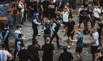  La ciudad costera del noroeste de Portugal está repleta de seguidores del Manchester City y del Chelsea. Ambos equipos se enfrentan esta noche en la final de la Champions League y algunos aficionados han llegado con ganas de fiesta.