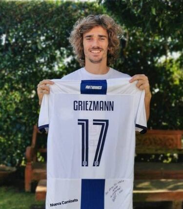 Ni River ni Boca: Antoine Griezmann posó con una camiseta de Talleres
