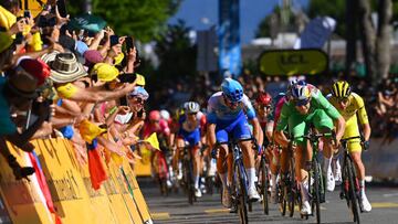 LAUSANNE, SWITZERLAND - JULY 09: (L-R) Michael Matthews of Australia and Team BikeExchange - Jayco, Wout Van Aert of Belgium and Team Jumbo - Visma - Green Points Jersey and Tadej Pogacar of Slovenia and UAE Team Emirates - Yellow Leader Jersey sprint at finish line during the 109th Tour de France 2022, Stage 8 a 186,3km stage from Dole to Lausanne - Côte du Stade olympique 602m / #TDF2022 / #WorldTour / on July 09, 2022 in Lausanne, Switzerland. (Photo by Tim de Waele/Getty Images)