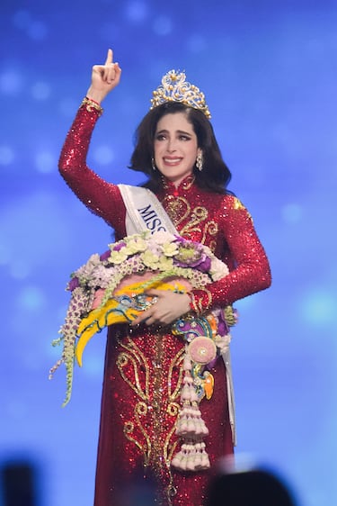 Fátima Bosch, de México, reacciona al ser coronada Miss Universo durante la 74.ª edición del certamen Miss Universo en Bangkok, Tailandia.