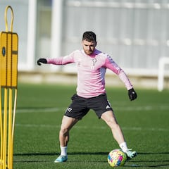 Javi Galán descubre el banquillo