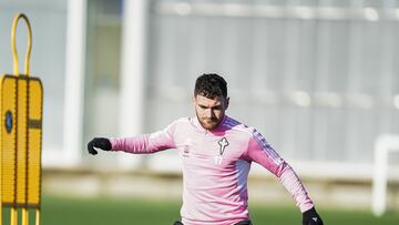 El lateral Javi Galán, durante un entrenamiento del Celta en la ciudad deportiva del club vigués.