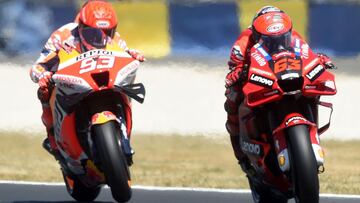 Bagnaia delante de Márquez.