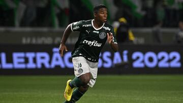 The 17-year-old Palmeiras forward is due to move to Estadio Santiago Bernabéu in the summer of 2024, when he turns 18.