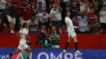 El delantero marroqu¨ª del Sevilla Youssef En-Nesyri celebra su gol.