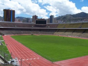 Hernando Siles de La Paz: Con 3.601 metros por sobre el nivel del mar, es considerado uno de los estadios más altos del mundo. Entre su historia deportiva, tiene como antecedente la final de la Copa América 1997, en la cual Brasil se impuso a Bolivia. Ha sido remodelado en dos oportunidades, y tiene capacidad para 41 mil personas. The Strongest y Bolívar harán de local en el reducto.