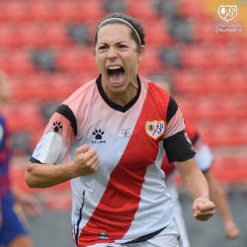 Auñón celebra su gol al FC Barcelona en el Estadio de Vallecas.