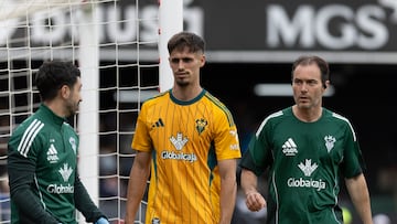 Partido entre el CD Castellon y el Albacete y retirada de Pepe Sánchez durante el mismo.