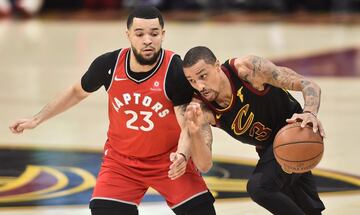 George Hill y Fred VanVleet.