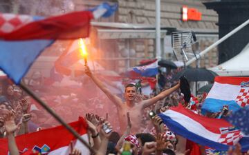 Soccer Football - World Cup - Semi-Final - Croatia v England - Zagreb, Croatia - July 11, 2018. Croatia's fans watch the broadcast of the World Cup semi-final match between Croatia and England in the fan zone. REUTERS/Antonio Bronic