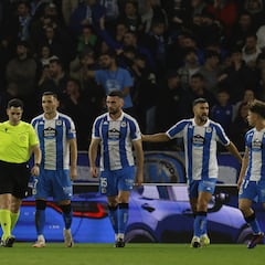 Las tarjetas son otra amenaza para el Deportivo